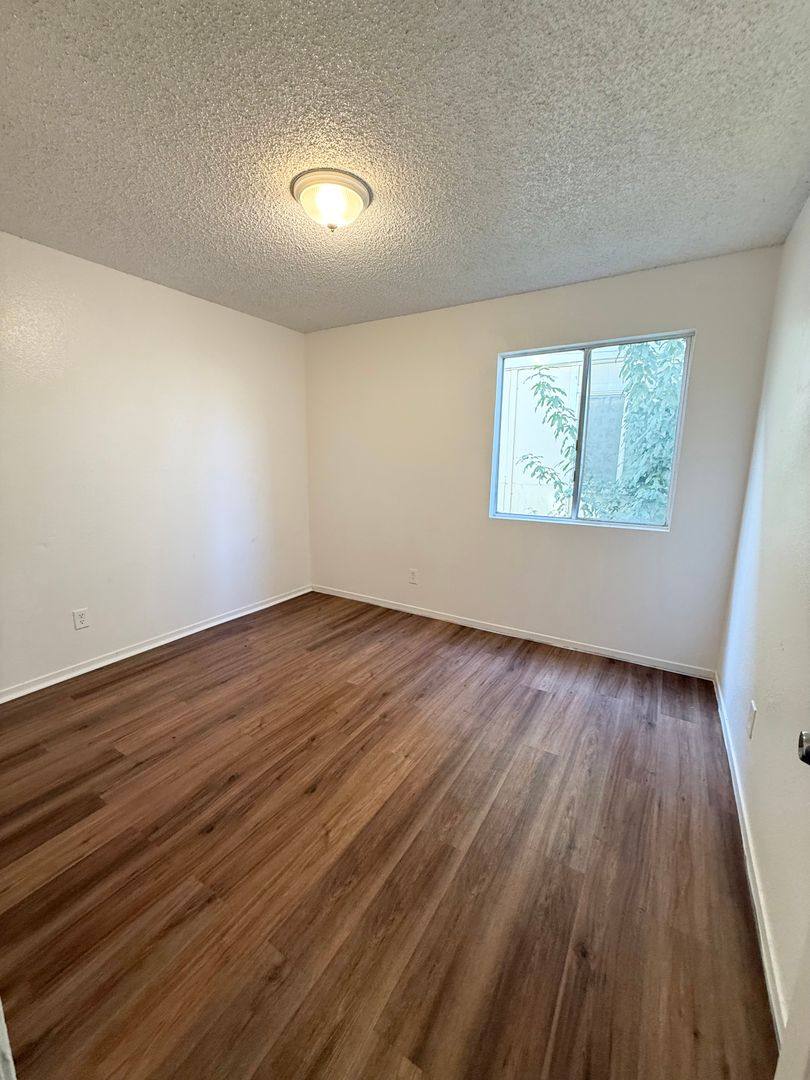 Apartment for rent at 3328 N Marks Ave, Fresno, CA 93722