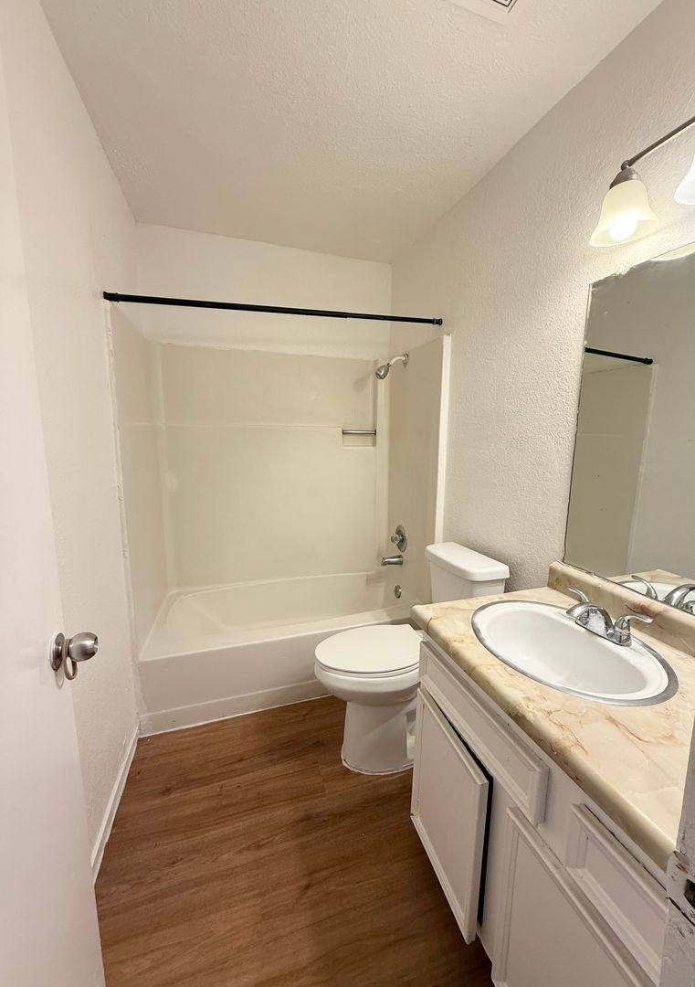Apartment for rent at 3328 N Marks Ave, Fresno, CA 93722