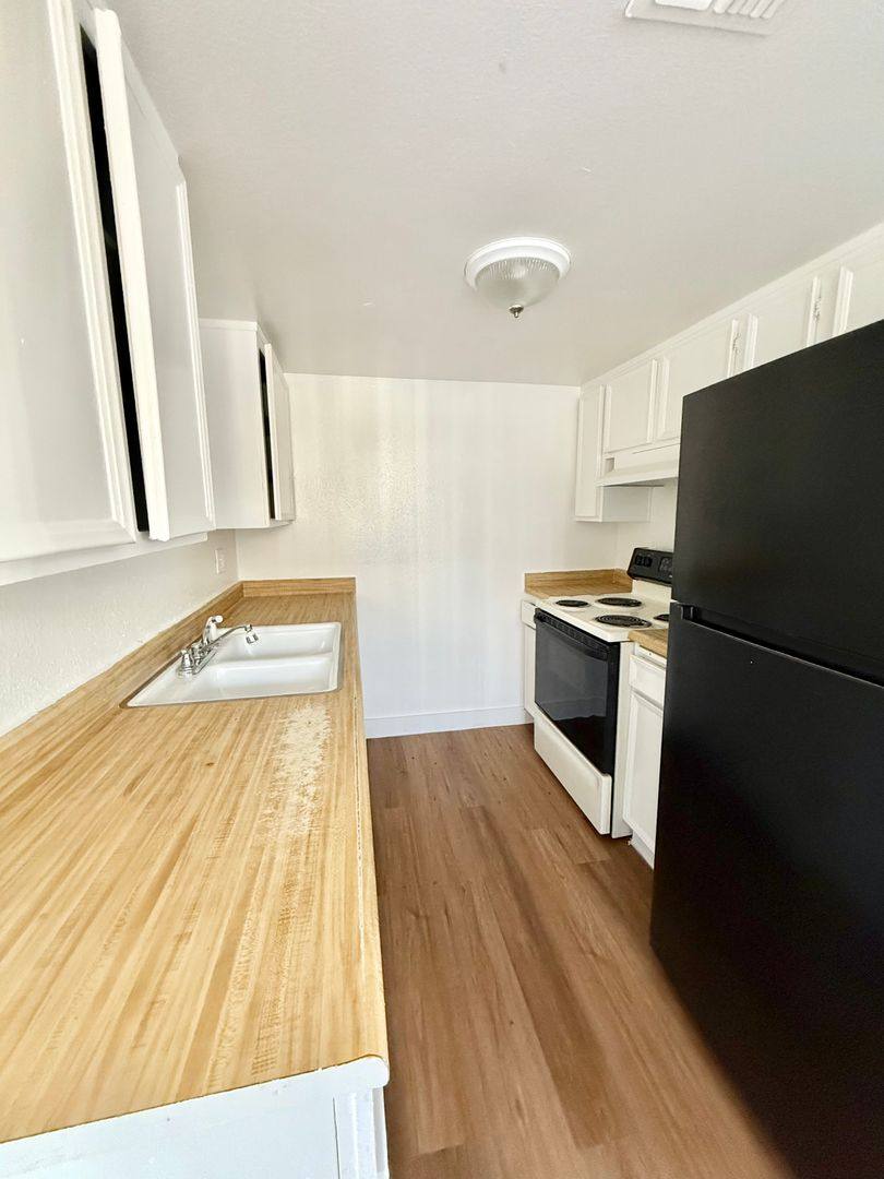 Apartment for rent at 3328 N Marks Ave, Fresno, CA 93722