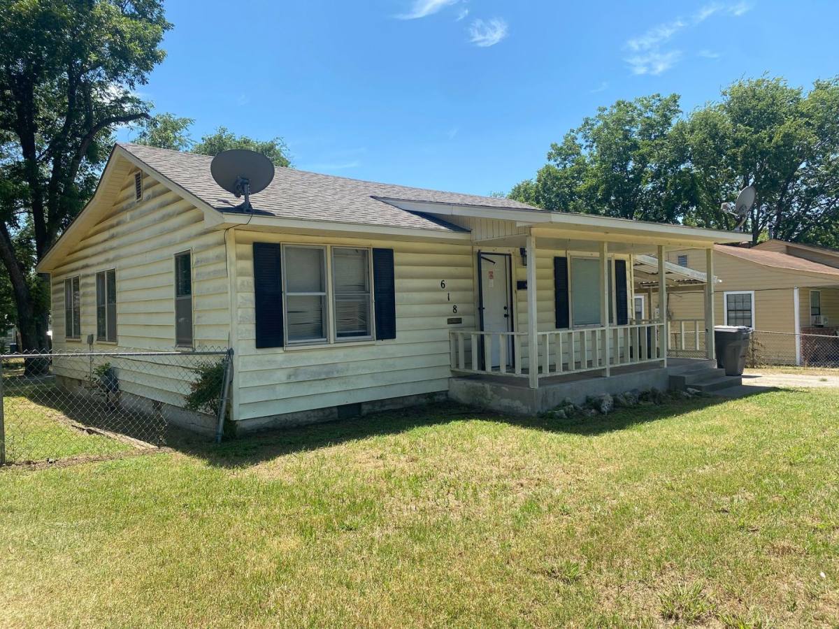 House for rent at 618 13th Ave NW, Ardmore, OK 73401