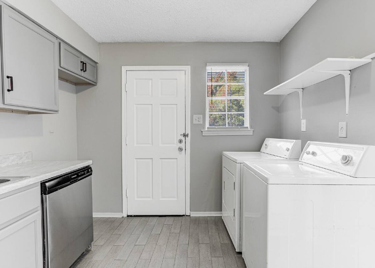 Townhouse for rent at 2291 Madison Ave, Memphis, TN 38104