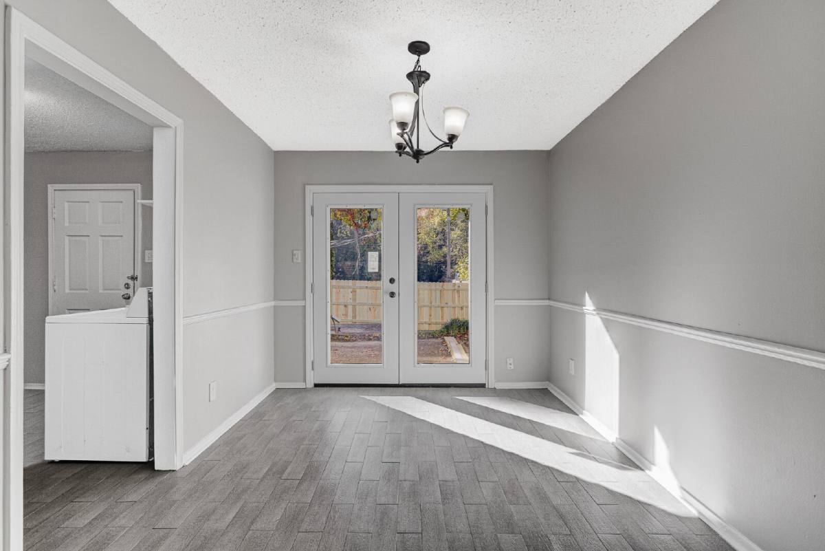 Townhouse for rent at 2291 Madison Ave, Memphis, TN 38104