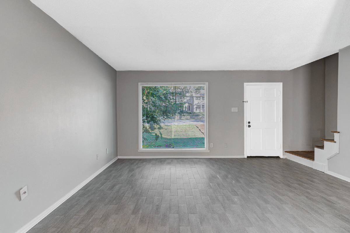 Townhouse for rent at 2291 Madison Ave, Memphis, TN 38104