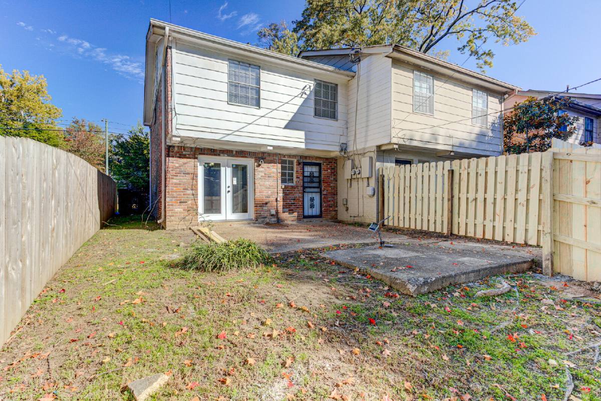 Townhouse for rent at 2291 Madison Ave, Memphis, TN 38104