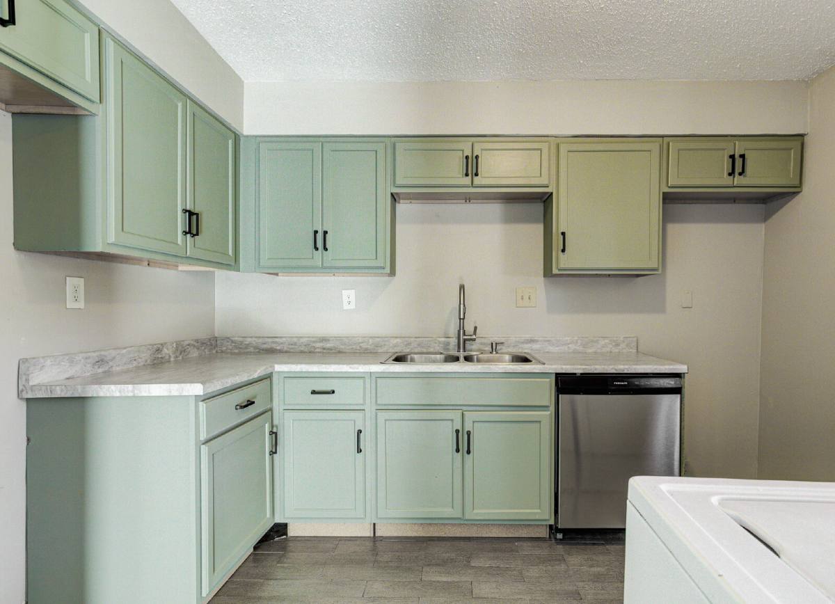 Townhouse for rent at 2291 Madison Ave, Memphis, TN 38104