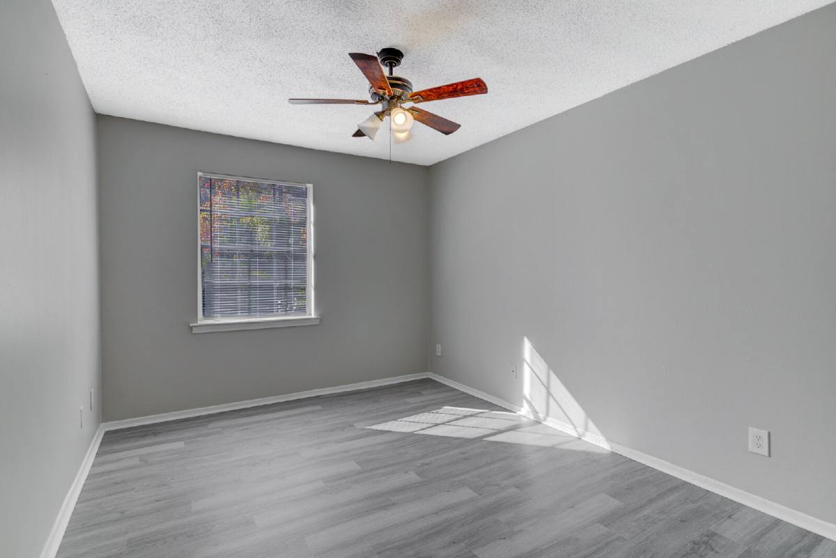 Townhouse for rent at 2291 Madison Ave, Memphis, TN 38104