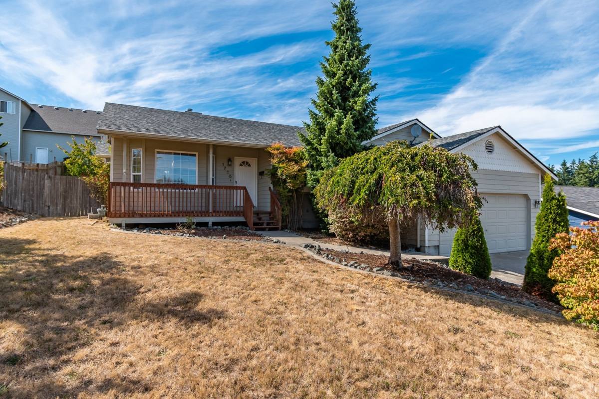 House for rent at 1725 SW Nienhuis St, Oak Harbor, WA 98277