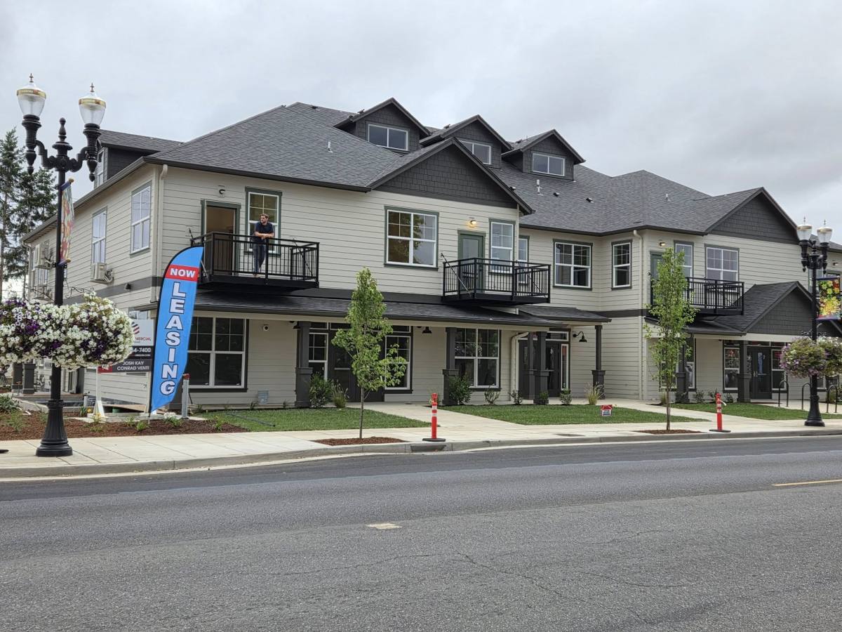 Apartment for rent at 120 E St, Independence, OR 97351