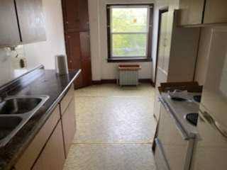 Apartment for rent at 916 Milwaukee Ave #6, South Milwaukee, WI 53172