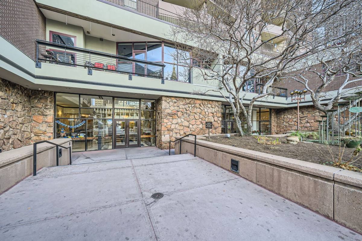 Apartment for rent at 1020 15th St, Denver, CO 80202