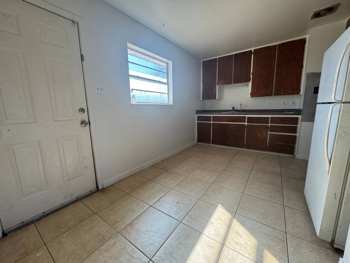 House for rent at 613 S Hemlock Ave, Roswell, NM 88203