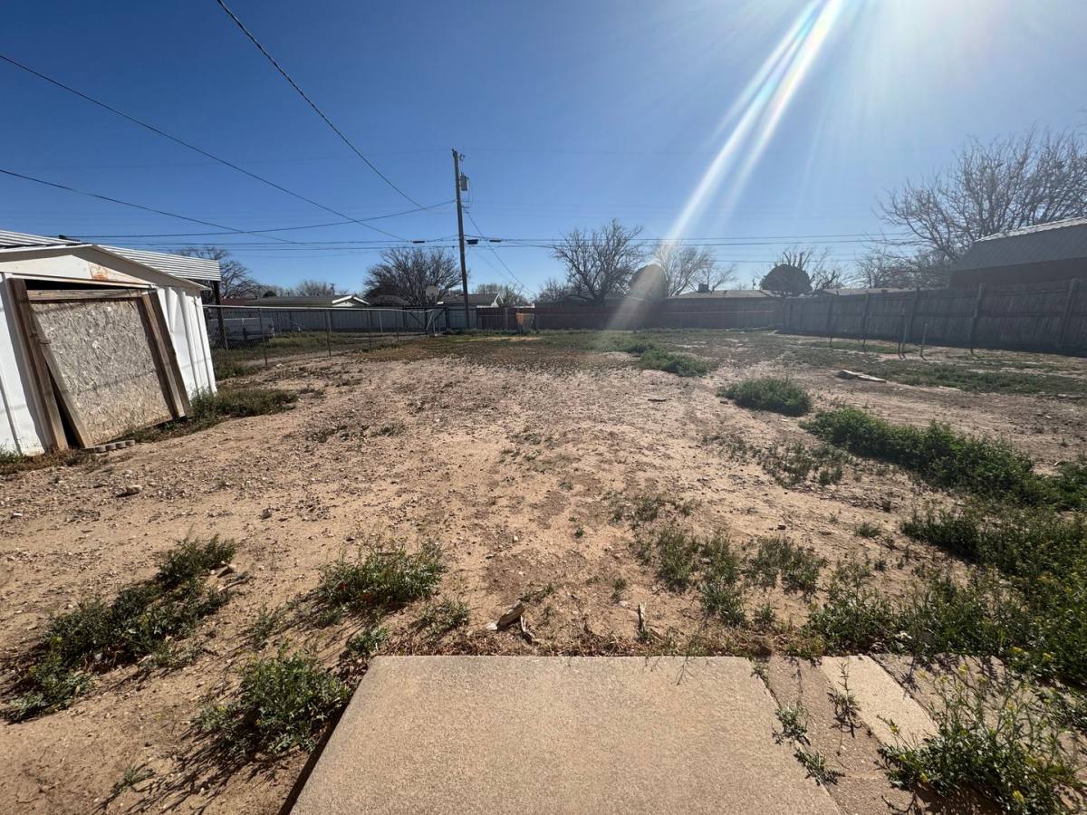 House for rent at 613 S Hemlock Ave, Roswell, NM 88203