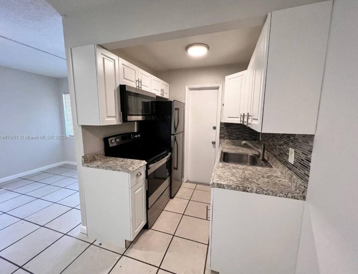 Apartment for rent at 2150 Madison St, Hollywood, FL 33020