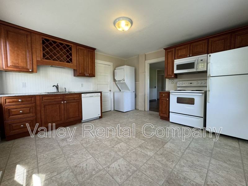 Apartment for rent at 46 Old Amherst Rd #1, Sunderland, MA 01375