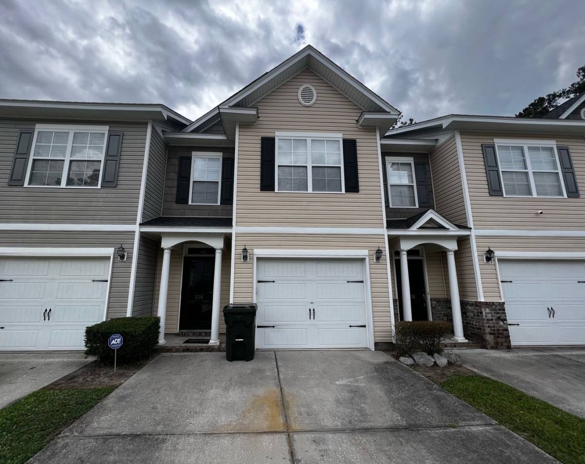 Townhouse for rent at 226 S Lamplighter Lane, Summerville, SC 29486