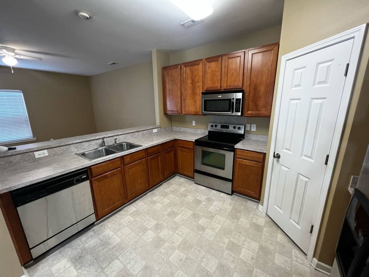 Townhouse for rent at 226 S Lamplighter Lane, Summerville, SC 29486