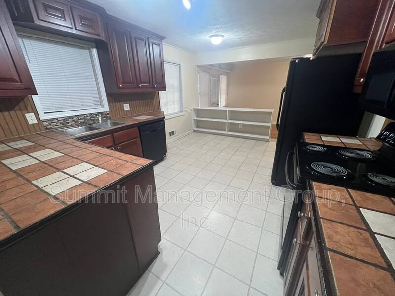 House for rent at 916 Curry Circle, Conyers, GA 30094