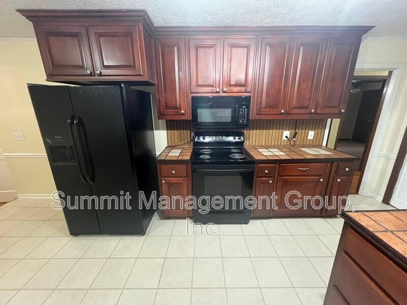 House for rent at 916 Curry Circle, Conyers, GA 30094