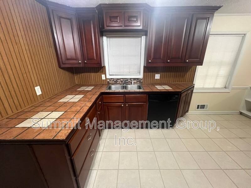House for rent at 916 Curry Circle, Conyers, GA 30094