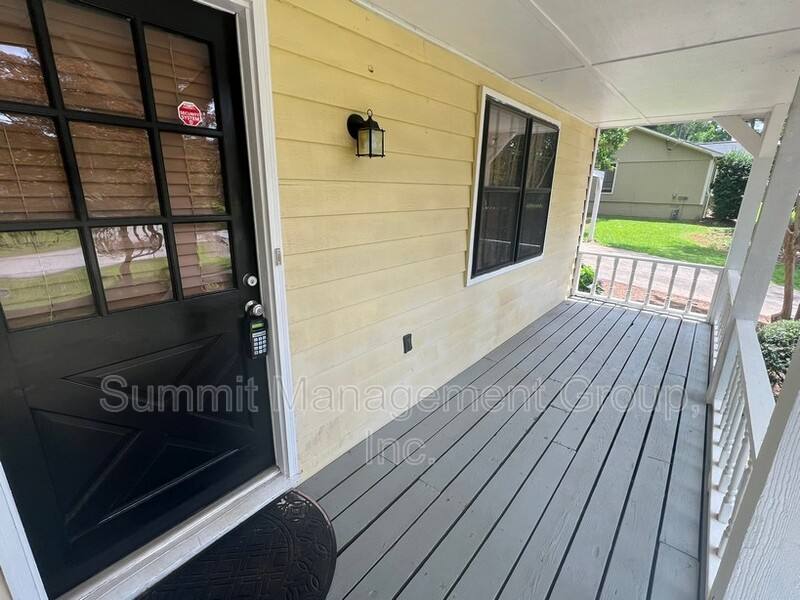 House for rent at 916 Curry Circle, Conyers, GA 30094