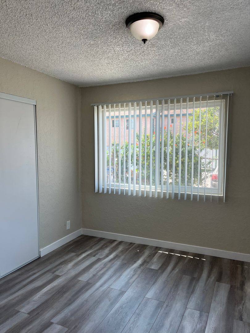 Apartment for rent at 100 E 66th St, Los Angeles, CA 90003
