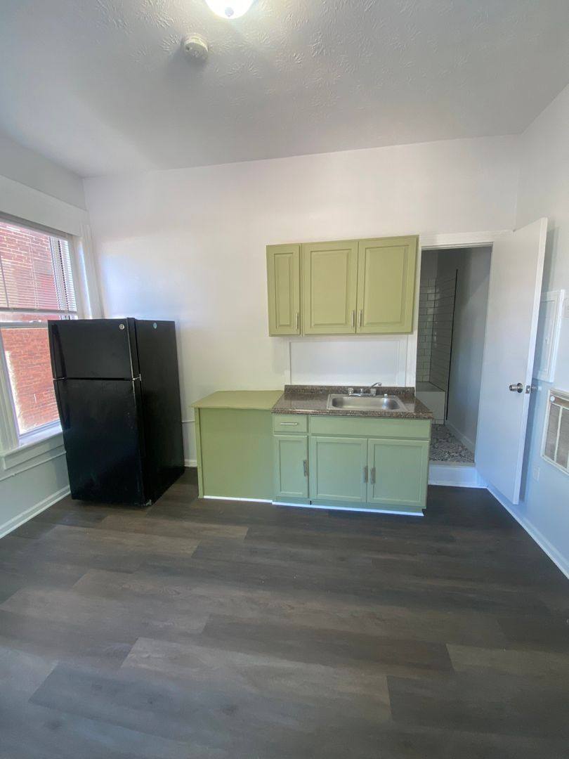Apartment for rent at 81 W Main St, Meriden, CT 06450