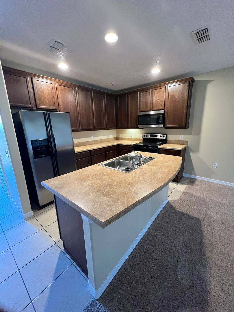 Townhouse for rent at 2202 Seven Oaks Dr, Saint Cloud, FL 34772