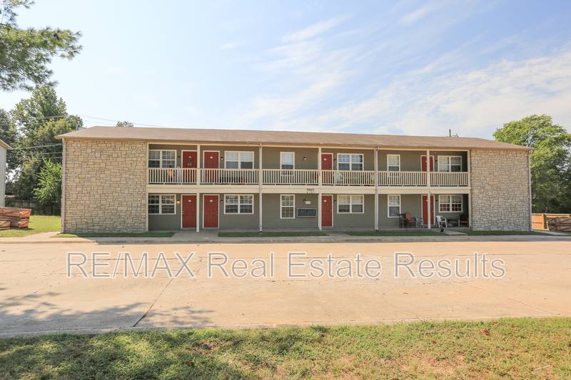 Apartment for rent at 1820 W Twin Springs St #13, Siloam Springs, AR 72761