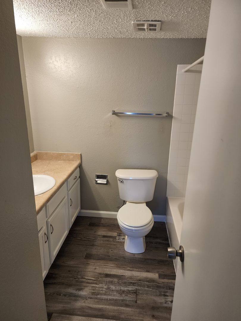 Apartment for rent at 920 S Rock Rd, Wichita, KS 67207
