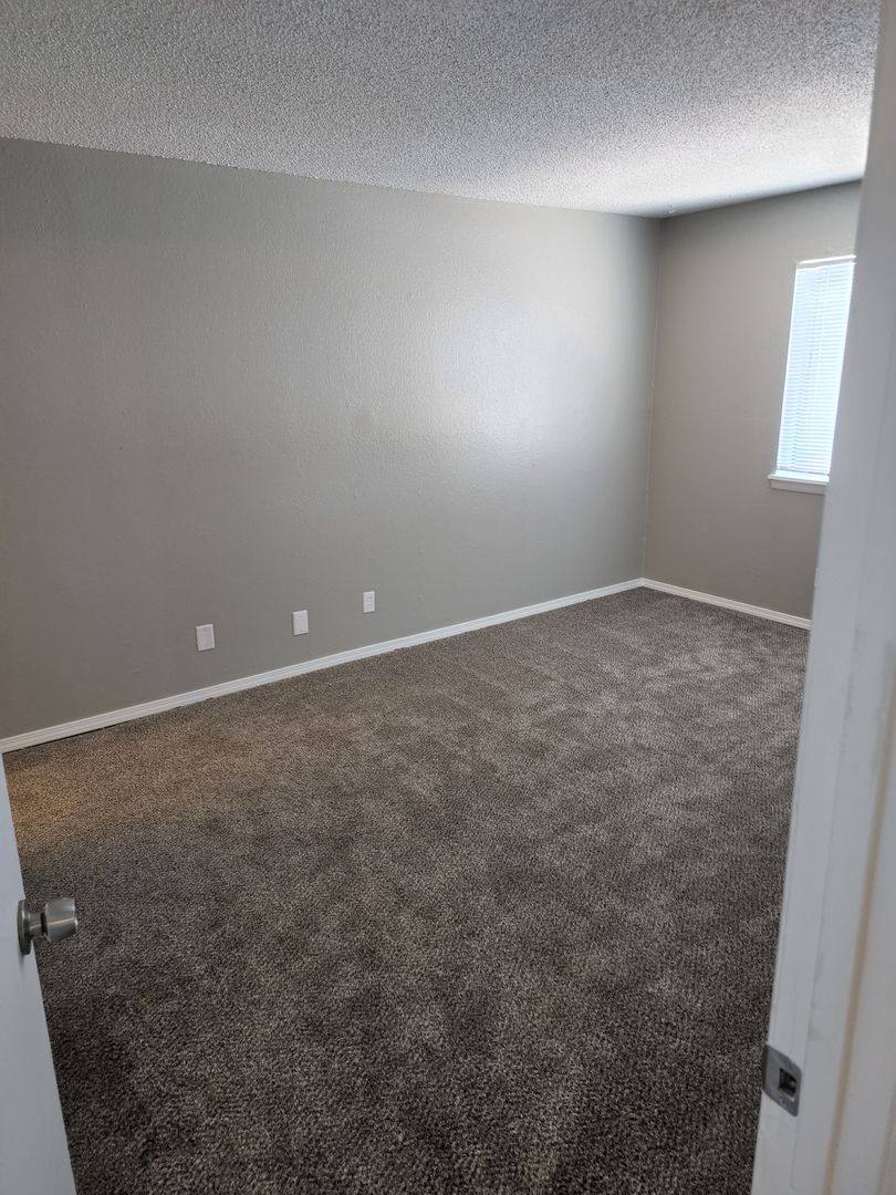 Apartment for rent at 920 S Rock Rd, Wichita, KS 67207
