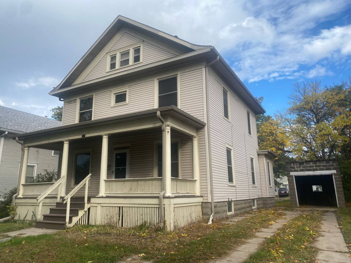 House for rent at 920 E St, Lincoln, NE 68508