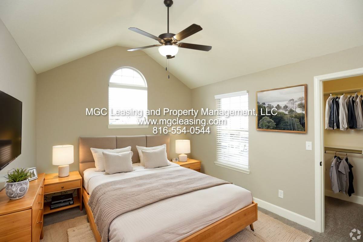 Townhouse for rent at 108-114 Barberry Lane, Raymore, MO 64083