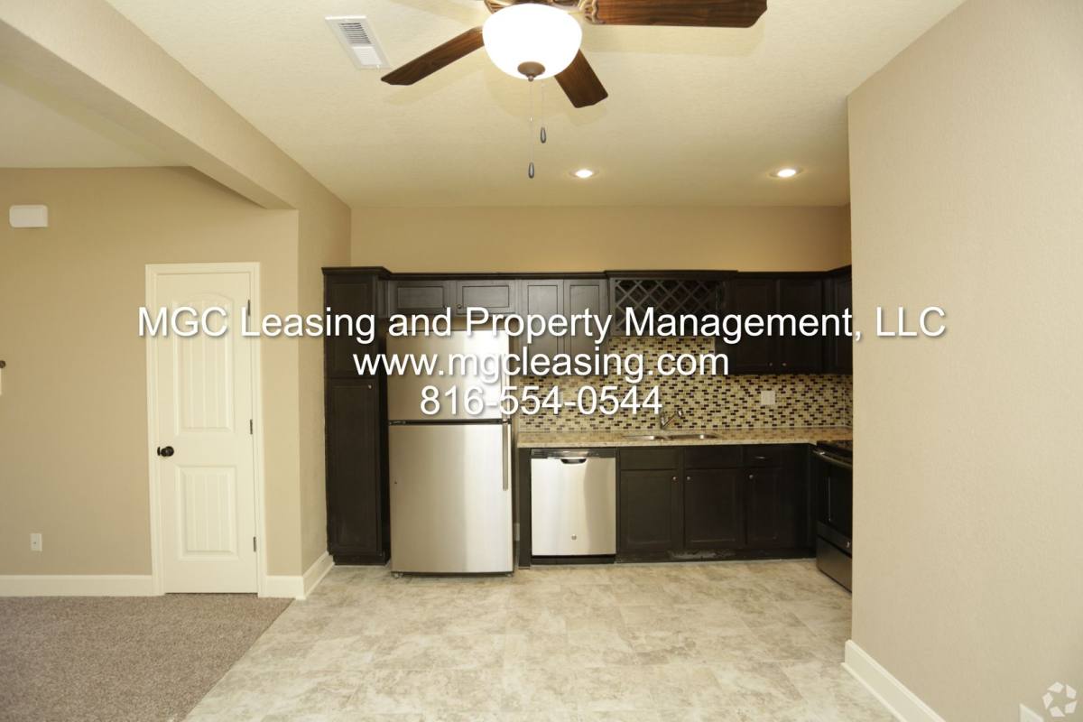 Townhouse for rent at 108-114 Barberry Lane, Raymore, MO 64083