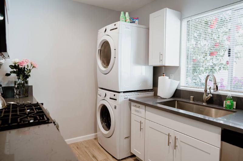 Townhouse for rent at 11153 Morrison St #REAR, North Hollywood, CA 91601