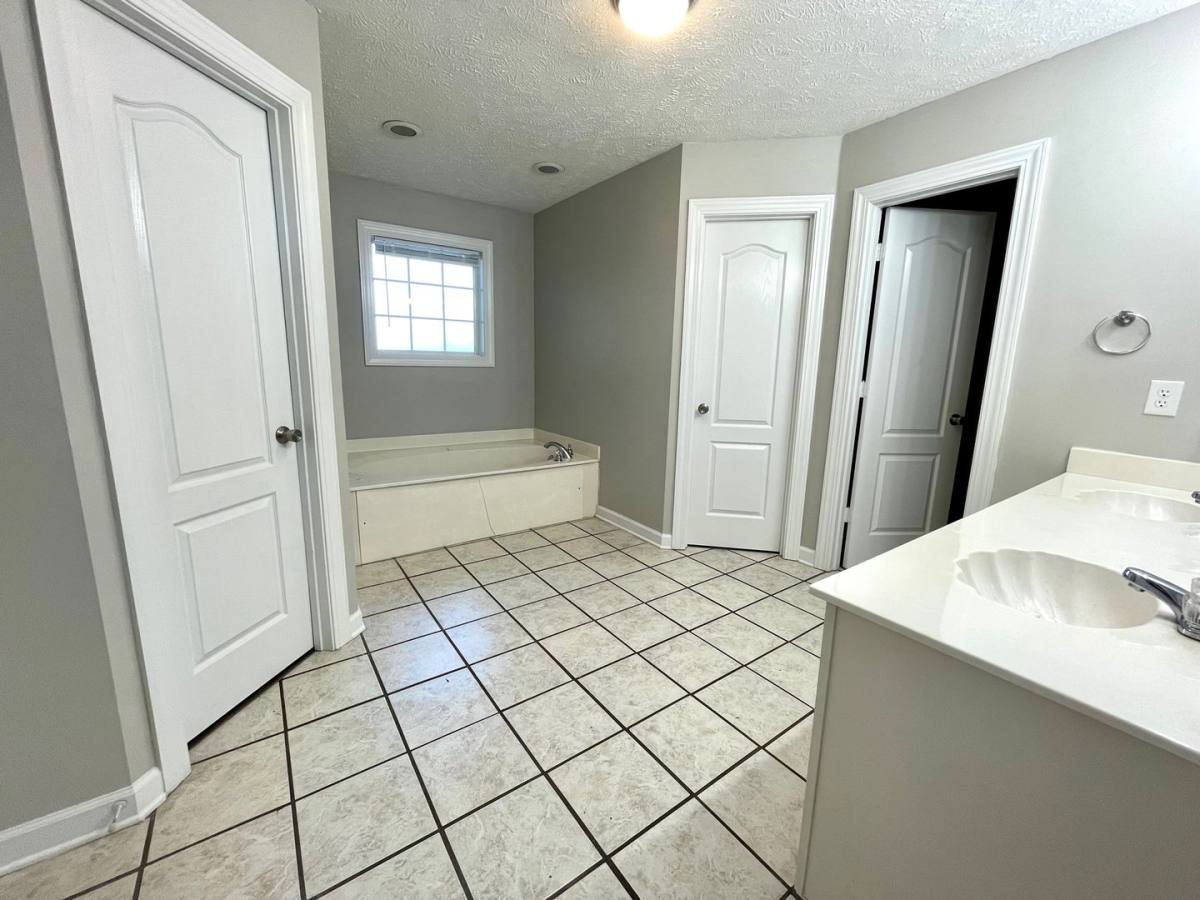 Apartment for rent at 287 Foxworth Dr, Jackson, TN 38305