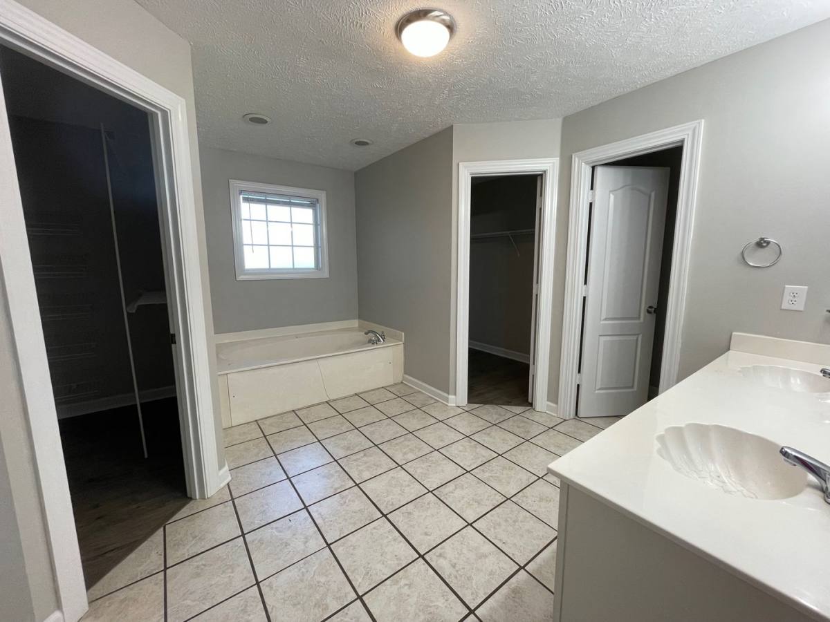 Apartment for rent at 287 Foxworth Dr, Jackson, TN 38305