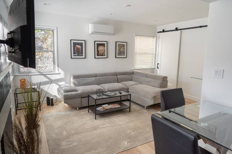 House for rent at 10863 Kling St #4, North Hollywood, CA 91602