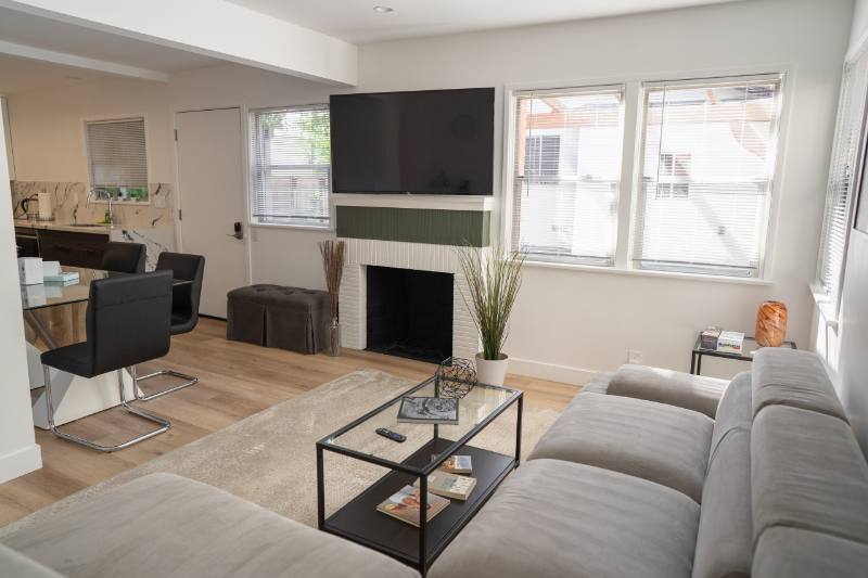 House for rent at 10863 Kling St #4, North Hollywood, CA 91602