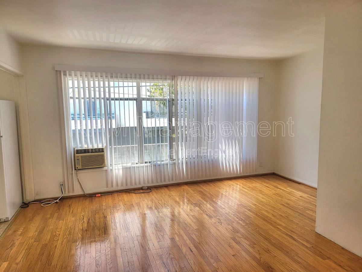 Apartment for rent at 7024 Hawthorn Ave #105, Los Angeles, CA 90028