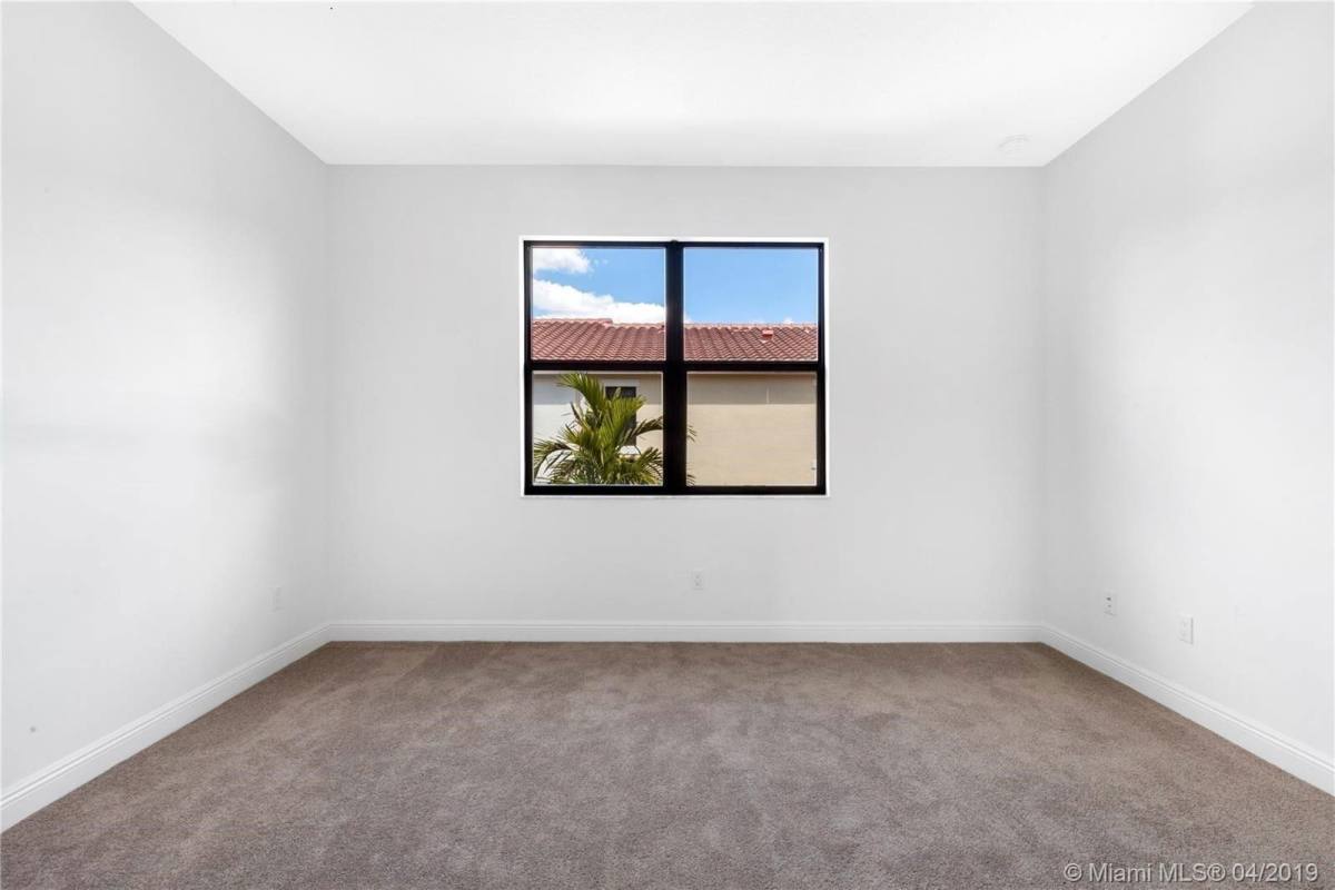 Townhouse for rent at 20901 NW 1st Dr, Hollywood, FL 33029