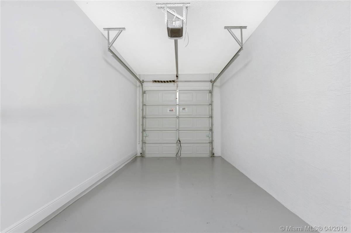Townhouse for rent at 20901 NW 1st Dr, Hollywood, FL 33029