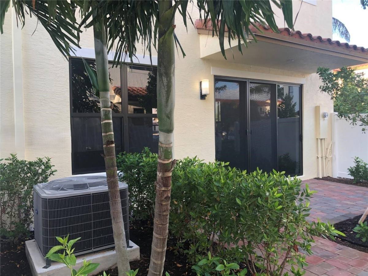Townhouse for rent at 20901 NW 1st Dr, Hollywood, FL 33029