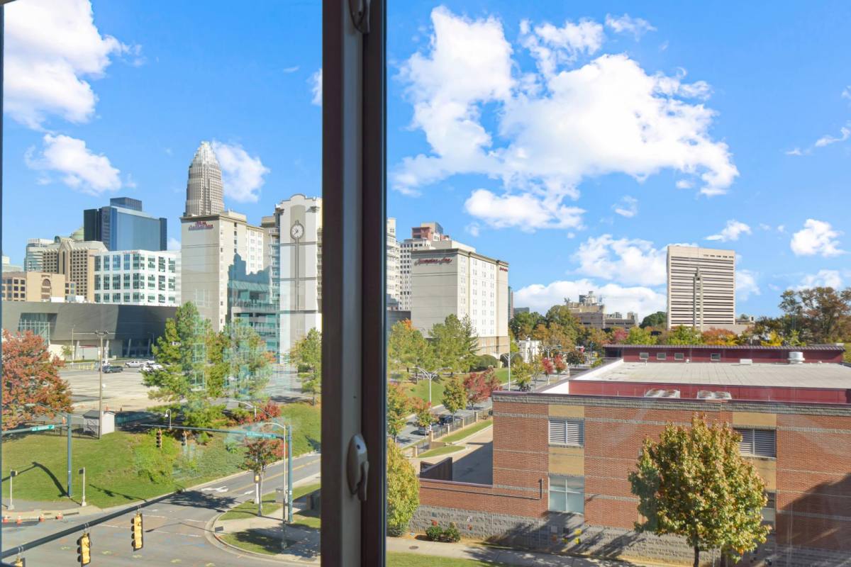 650 E Brooklyn Village Ave, Charlotte, NC 28202 - Apartment for Rent - Image 20