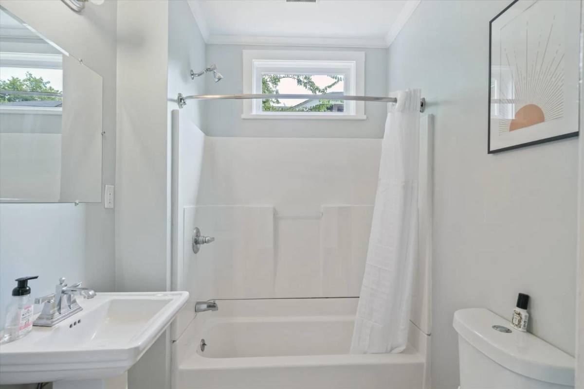 Apartment for rent at 2030 Young Ave E, Memphis, TN 38104