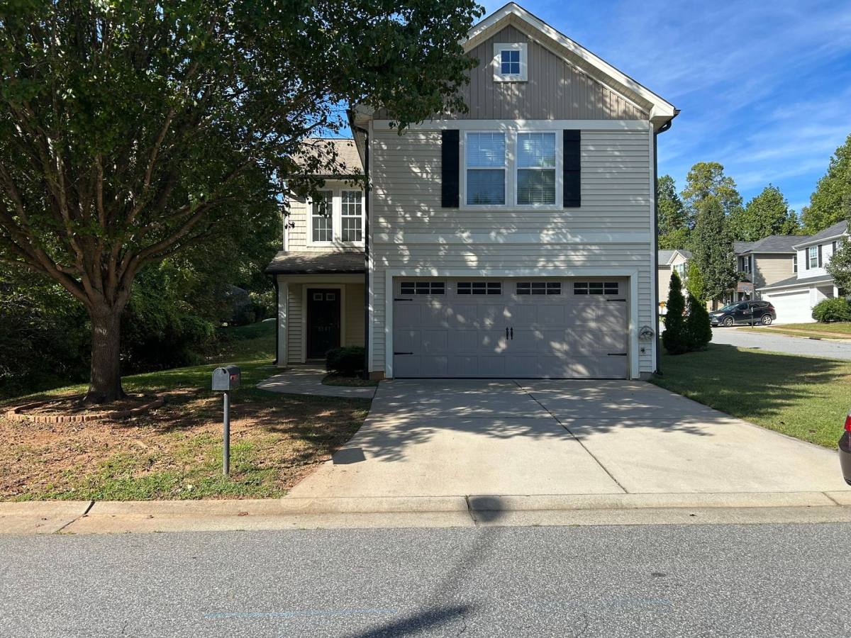 House for rent at 5147 Fiddlers Run Dr, Kernersville, NC 27284