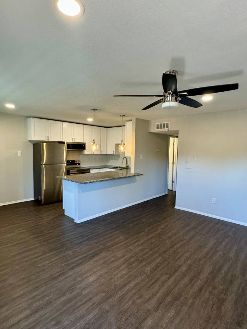 Apartment for rent at 201 S Kansas Ave, League City, TX 77573