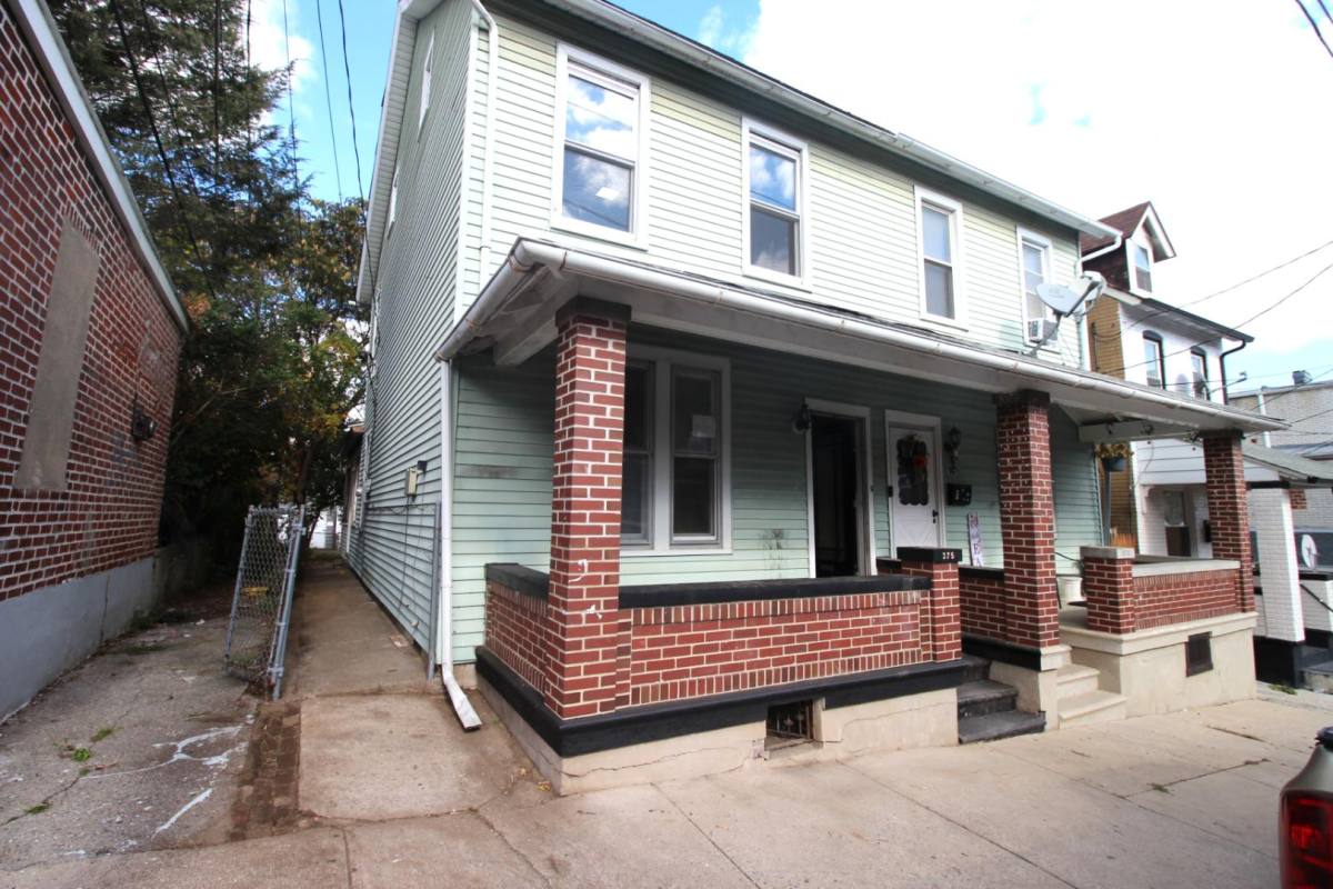 House for rent at 375 W Green St, Allentown, PA 18102