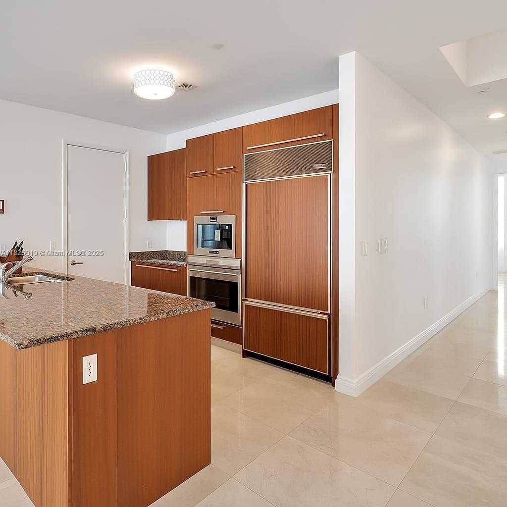 Apartment for rent at 15811 Collins Ave, North Miami Beach, FL 33160