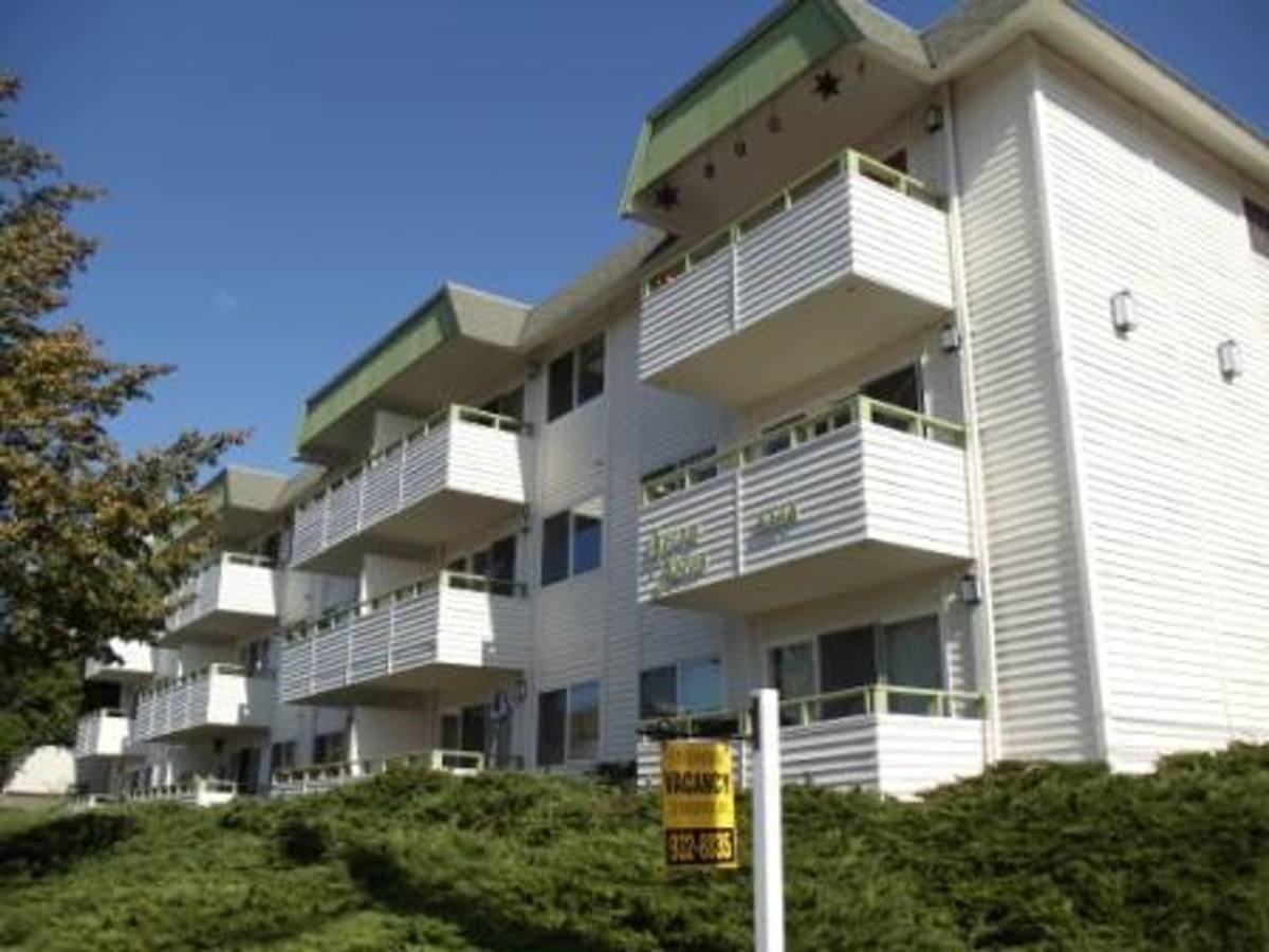 Apartment for rent at 5656 California Ave SW, Seattle, WA 98136