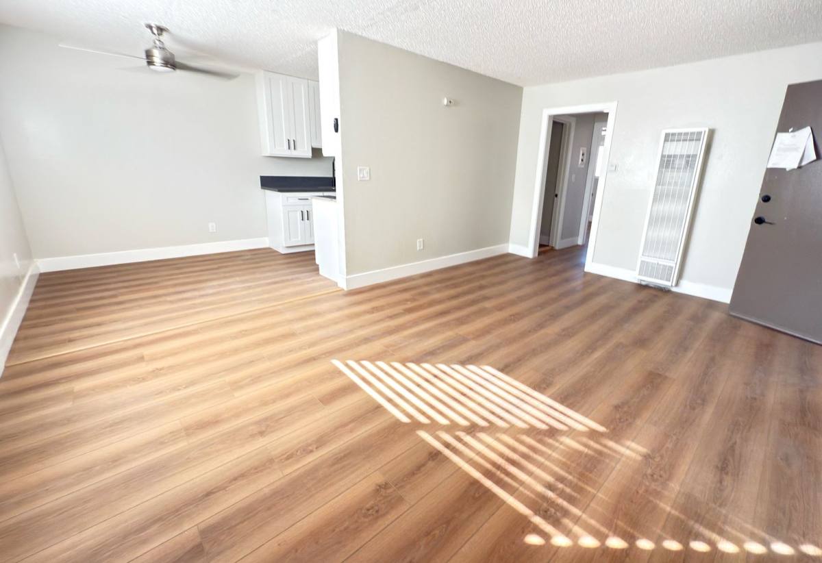 Apartment for rent at 11204-10 S Broadway, Los Angeles, CA 90061
